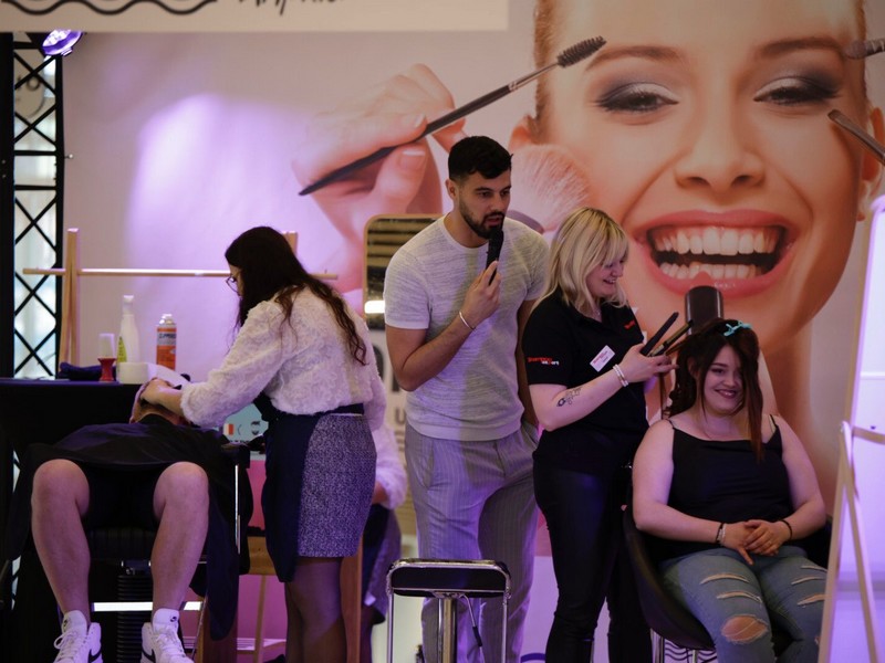 Animateur micro Toulon salon de beauté