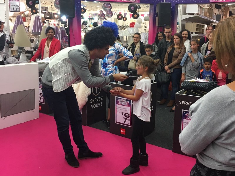 Animateur micro Paris grand magasin